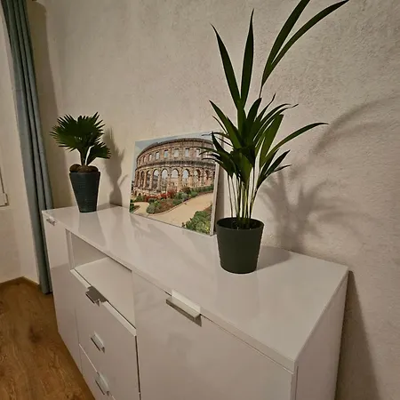 Apartman Oliva With Free Parking Póla